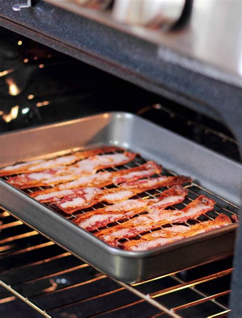 cooking bacon on gas stove